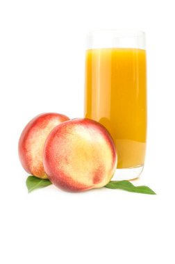 Bir beyaz arka plan kesme izole güzel olgun şeftali
