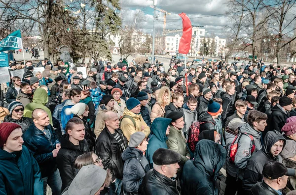 Penza, Rusko - 26 března 2017: Opoziční demonstrace. Lidé Penza rally s odůvodněním, že v dnešní době korupce by již exsist — Stock fotografie