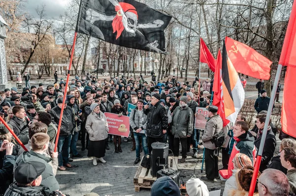 PENZA, RUSIA - 26 DE MARZO DE 2017: El apoyo de Alexei Navalny crece a medida que un mitin que llega a casi quinientas personas se reúne en Penza, Rusia —  Fotos de Stock