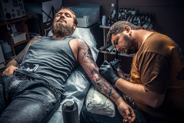 Tatoeëerder Maken Tattoo Studio Professionele Tatoeëerder Doing Taptoe Salon — Stockfoto