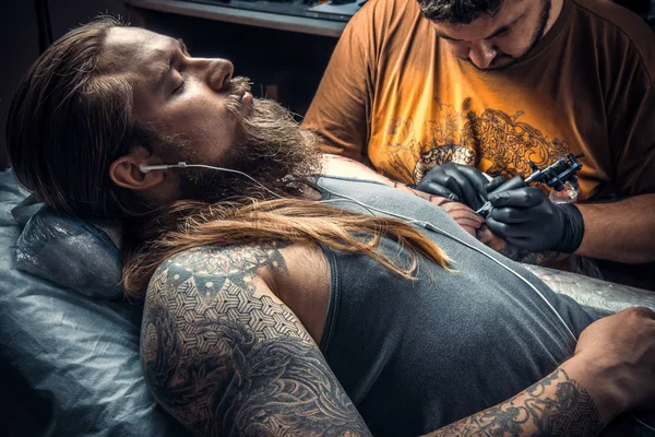 Tattooer Hozzon Létre Tattoo Studio Szakmai Tattooist Működik Tetoválás Szalon — Stock Fotó