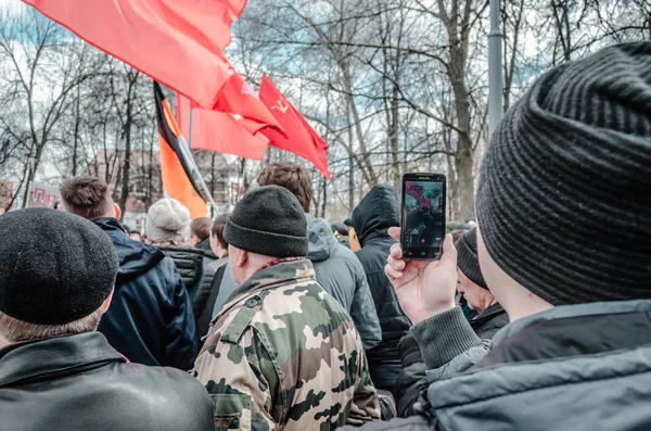PENZA, RUSIA - 26 de marzo de 2017: Manifestación de oposición. El pueblo de Penza se reúne con la razón de que en este día y edad la corrupción ya no debe existir — Foto de Stock