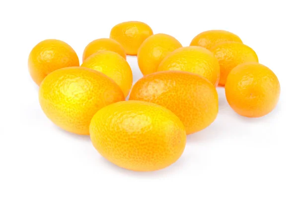 Elszigetelt fehér háttér kivágott kumquats — Stock Fotó