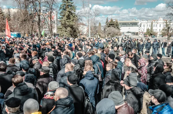 PENZA, RUSSIA - MARCH 26, 2017:  Citizens of Penza beleive that in order to insure honest government Navalny is the man for the job — Stock Photo, Image