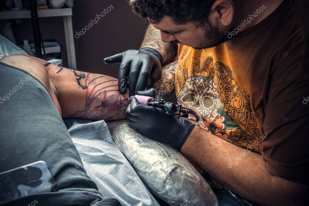 Рабочее место татуировщика. Оборудование тату мастера. Магазин тату оборудования. Оборудование татуировщика. Де оливейра тату мастер.