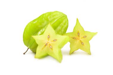 Kırpma yolu ile beyaz bir arka plan üzerinde izole Starfruit