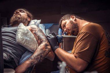 İş tattoo Studio profesyonel tattooer