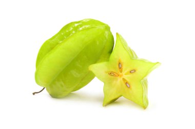 Üzerinde beyaz bir kesme izole carambola