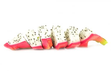 Hylocereus undatus beyaz bir arka plan üzerinde. Kırpma yolu