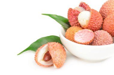 Beyaz bir arka plan üzerinde izole lichee