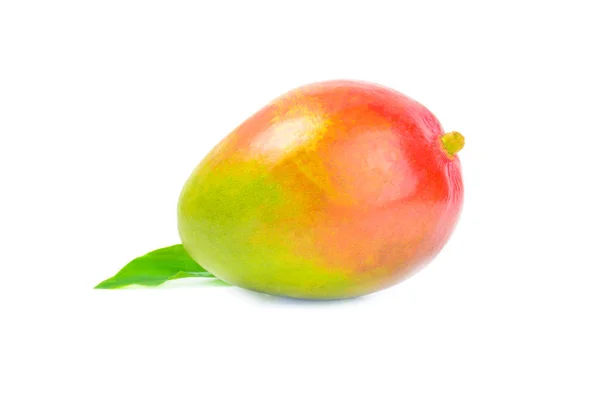 Mango rosso isolato su uno sfondo bianco — Foto Stock