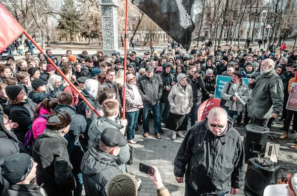 奔萨、 俄罗斯-2017 年 3 月 26 日︰ 奔萨的公民有足够与普京漫长统治权力和集会煽动变化 — 图库照片