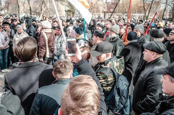 Penza, Oroszország - 2017. március 26.: A polgárok Penza gyűjteni mellett Alekszej Navalny — Stock Fotó
