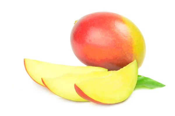Mango kırmızı beyaz bir arka plan üzerinde izole — Stok fotoğraf