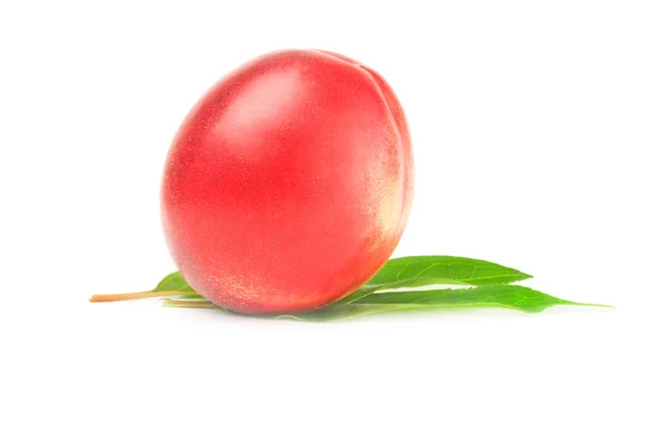 Perziken geïsoleerd op een witte achtergrond knipsel — Stockfoto