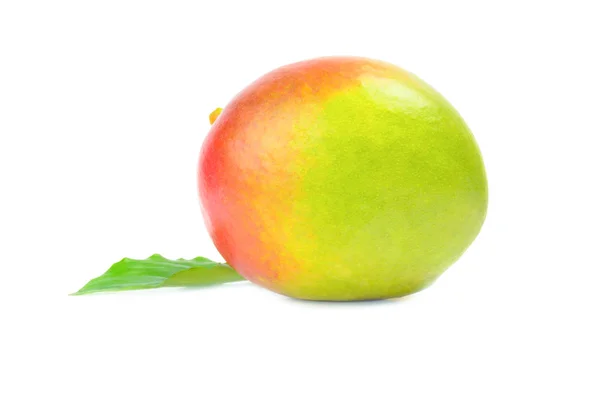 Rode mango geïsoleerd op een witte achtergrond knipsel — Stockfoto