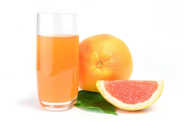 Grapefruitsaftglas vorhanden. isoliert auf weißem Hintergrund Ausschnitt — Stockfoto