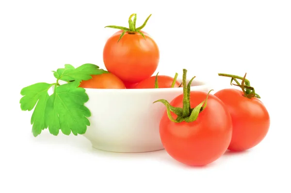 Tomatenkirsche isoliert auf weißem Ausschnitt — Stockfoto