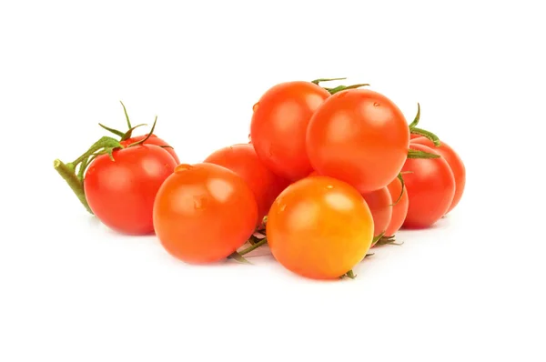 Tomatenkirsche isoliert auf weiß — Stockfoto