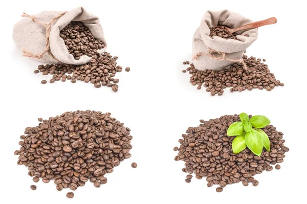 Colagem de pilha de grãos de café torrados em um caminho de recorte de fundo branco — Fotografia de Stock
