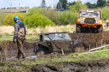SALOVKA, RUSSIA - 5 Mayıs 2017: Yıllık araba yarışında off-road otomobillerinde şampiyonluk 