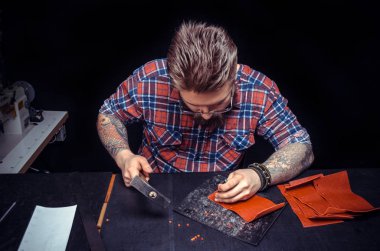 Shoemaker delici deri ürün bir ayakkabı için