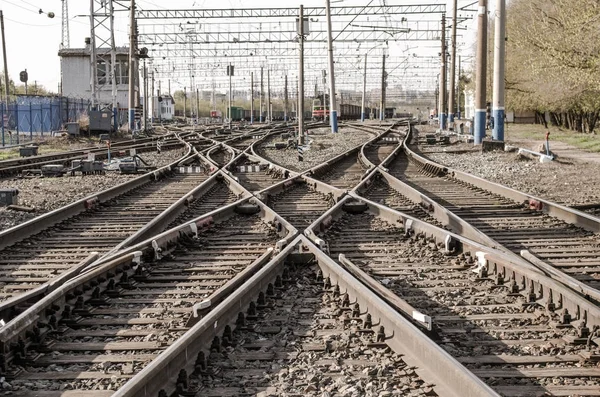 Caminhos-de-ferro ou vias férreas para transporte ferroviário — Fotografia de Stock