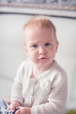 Mavi gözlü güzel bebek kız