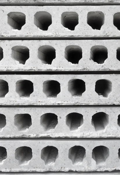 Stapel aus Stahlbetonfertigteilen. Hintergrund — Stockfoto