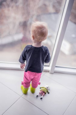 İyi çocuk poz