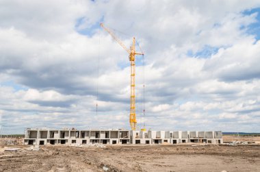 Sütun vinç ve yeni çok katlı bina