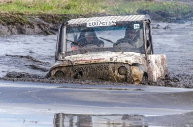 SALOVKA, RUSSIA - 5 Mayıs 2017: Offroad 4wd yarışı yıllık araba yarışı 