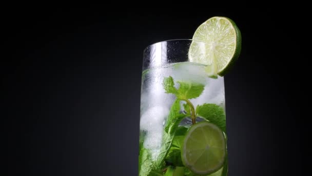 Colorful soft drinks for summer, cold Mojito in glasses — Stock Video