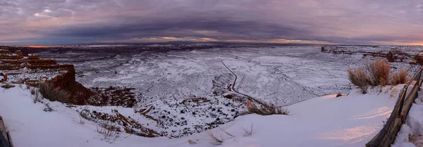 Pôr do sol de inverno no topo do cânion em Amadora Portugal — Fotografia de Stock