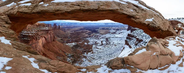 Zimowe Mesa Arch w Canyonlands National Park — Zdjęcie stockowe