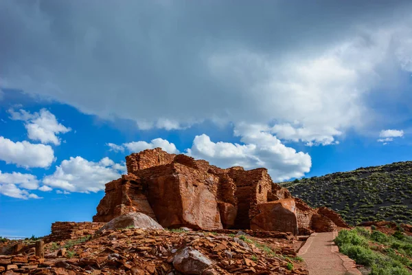 Widok na starożytne ruiny kompleksu. Wupatki National Monument w Ariz — Zdjęcie stockowe