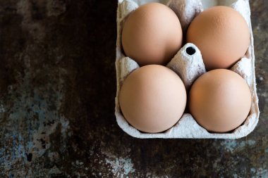 Dört Organik tavuk yumurta, biyo üretmek arka plan