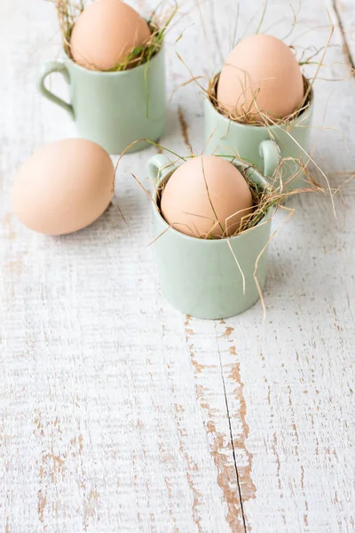 Cztery jaja kurze organicznych, bio produkować tło — Zdjęcie stockowe