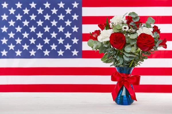 Hermoso ramo con bandera americana — Foto de Stock