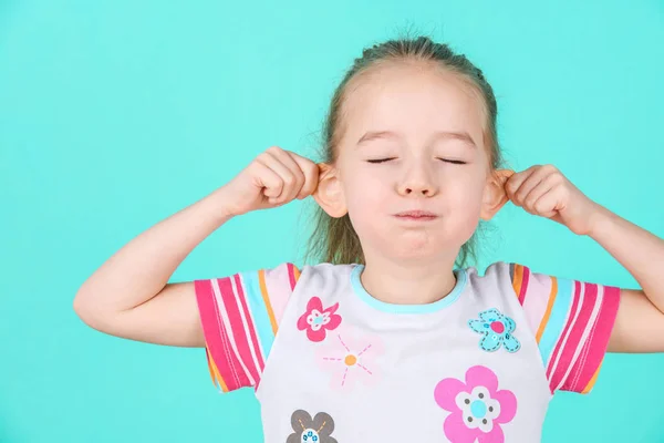 Adorable Petite Fille Qui Fait Une Drôle Tête Concept Grimacage — Photo