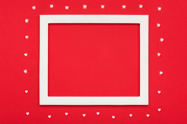 幸せなバレンタインデー 母の日 女性の日や誕生の背景 赤フラット コピー スペースと最小限の概念を置く — ストック写真