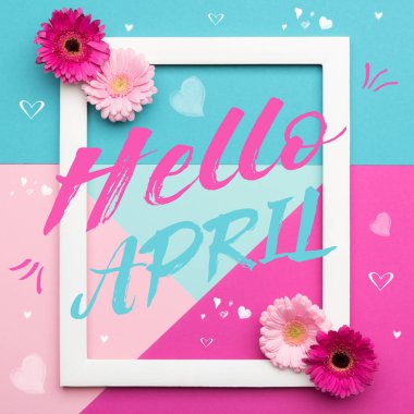 Hoşgeldiniz bahar temalı Pastel renkli arka plan. Bahar zaman çiçek düz minimalizm tebrik kartı yatıyordu..