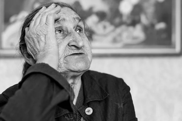 Schönes Über Jähriges Seniorenporträt Schwarz Weiß Bild Einer Besorgten Älteren — Stockfoto