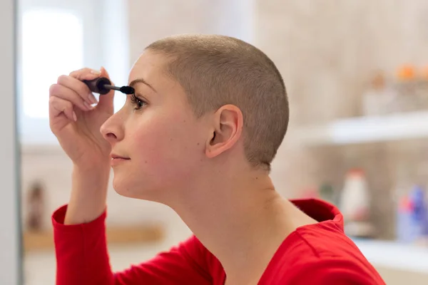 Mladé Dospělé Ženské Rakoviny Pacient Nádherné Nové Krátké Vlasy Při — Stock fotografie