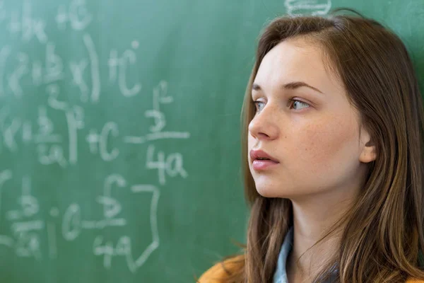 Chica Adolescente Clase Matemáticas Abrumada Por Fórmula Matemática Presión Educación —  Fotos de Stock