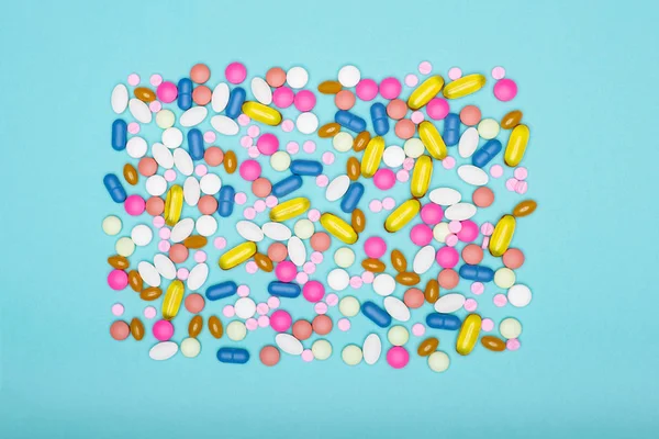 パステルの様々 なカラフルな薬の品揃えは 背景色です 薬と処方薬のフラット バック グラウンドを置く — ストック写真