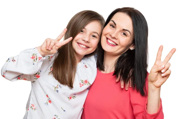 Beautiful Young Mother Her Daughter Making Peace Sign Hand Gesture — Stock Photo, Image