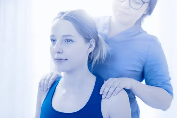 Female Physiotherapist Chiropractor Examining Patients Back Physiotherapy Rehabilitation Concept — Stok fotoğraf