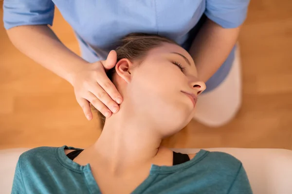 Female Physiotherapist Chiropractor Adjusting Patients Neck Physiotherapy Rehabilitation Concept Top — Stok fotoğraf
