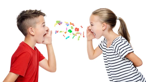 Les Enfants Crient Des Lettres Alphabétiques Concept Orthophonie Sur Fond — Photo